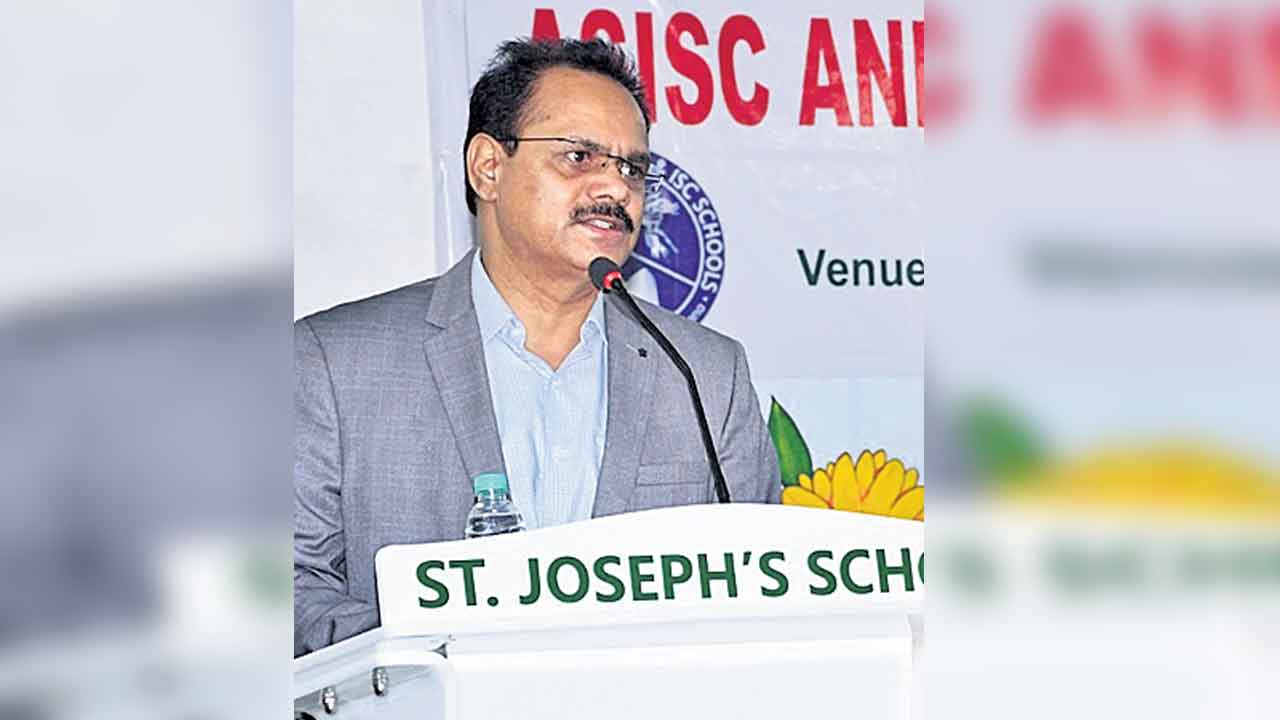 ‘అతిథి దేవోభవ’ను విస్మరించాం