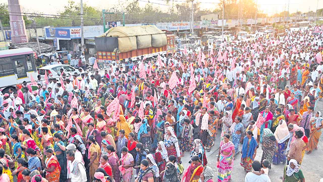 4 నెలల్లోనే తెలంగాణ ఆగం