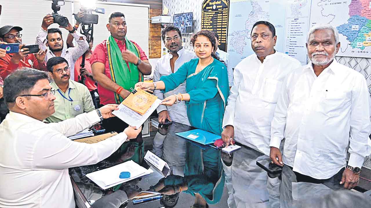 గాండే అసెంబ్లీ బైపోల్‌కు కల్పనా సొరేన్‌ నామినేషన్‌