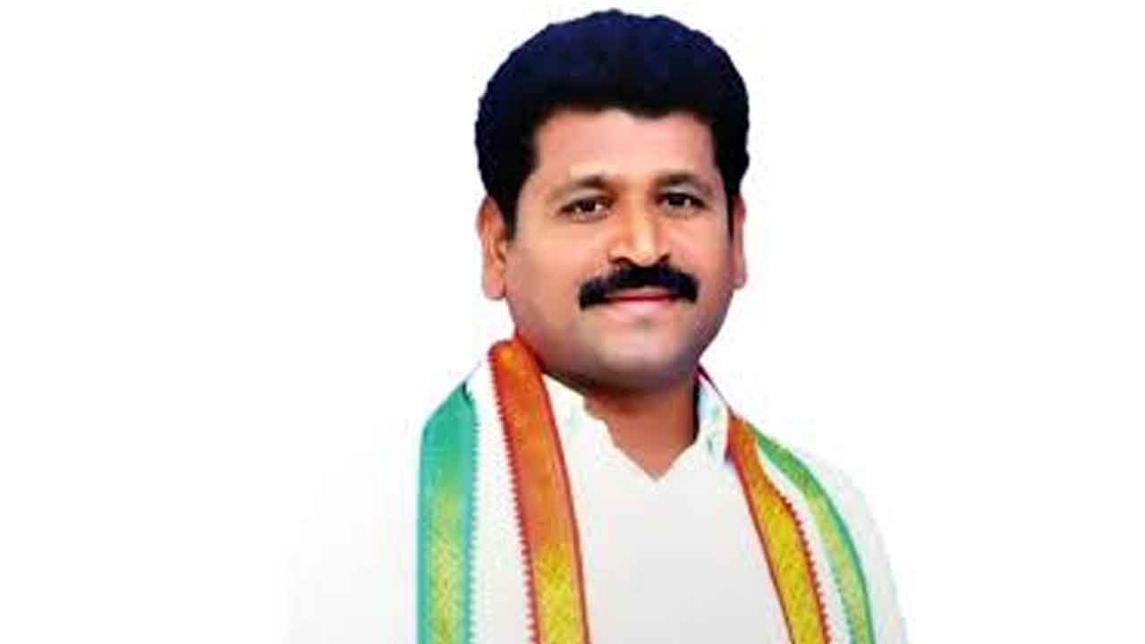 Mulugu | డాక్టర్‌ను తిట్టిన మాట వాస్తవమే : బానోత్‌ రవిచందర్‌