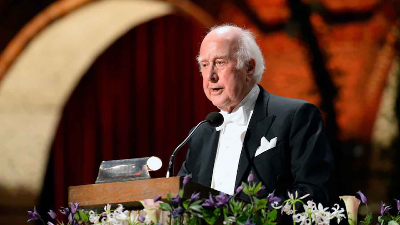 నోబెల్‌ గ్రహీత పీటర్‌ హిగ్స్‌ కన్నుమూత