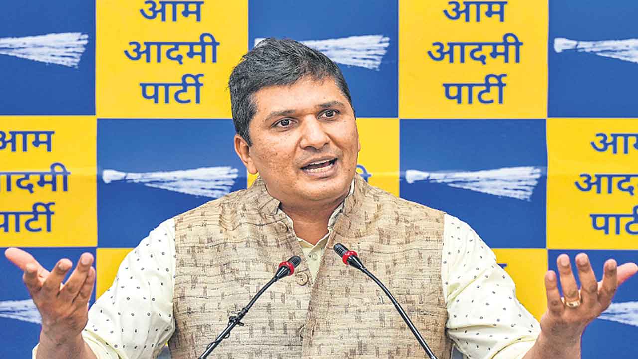 కేజ్రీని చావుకు దగ్గర చేస్తున్నారు