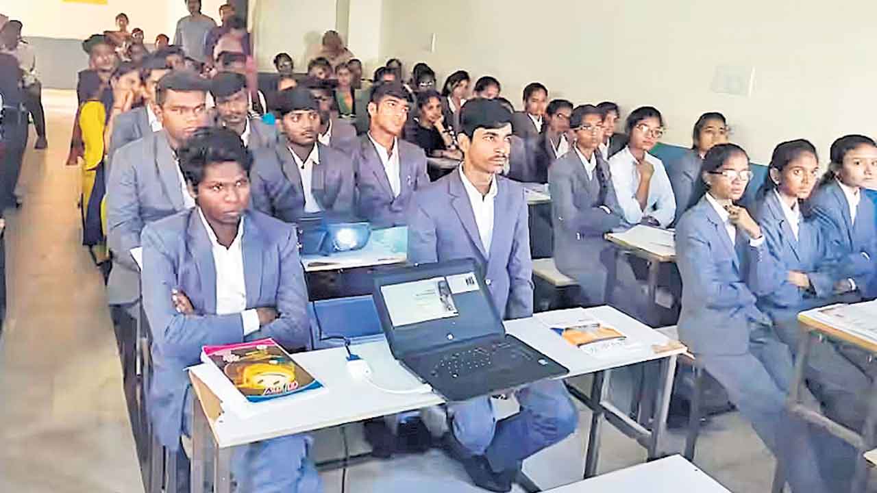 బీసీఏ, బీబీఏ కాలేజీల్లో మనది ఆరోస్థానం