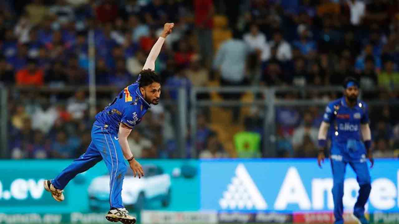 MI vs RCB | బెంగ‌ళూరుకు ఝ‌ల‌క్ .. నాలుగు ఓవ‌ర్ల‌లోనే రెండు వికెట్లు