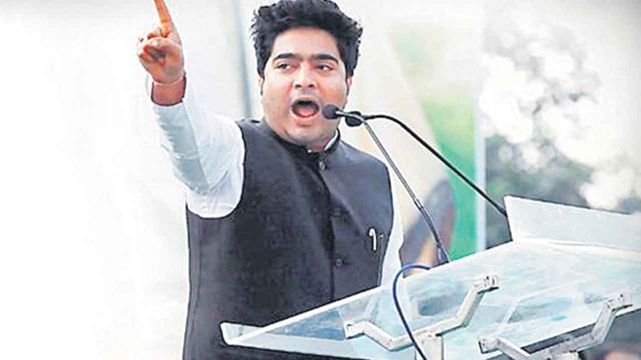 అభిషేక్‌ బెనర్జీ చాపర్‌లో ఐటీ సోదాలు