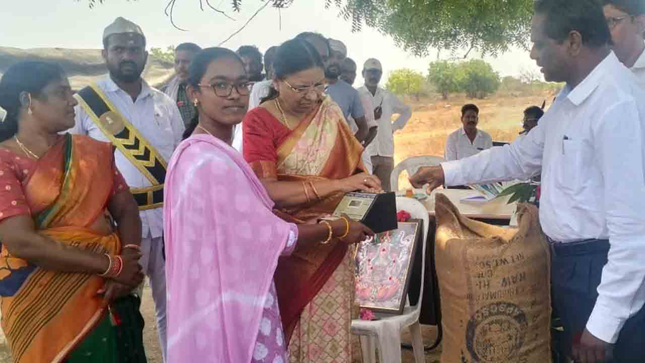 ధాన్యం కొనుగోలు కేంద్రాలను సద్వినియోగం చేసుకోవాలి