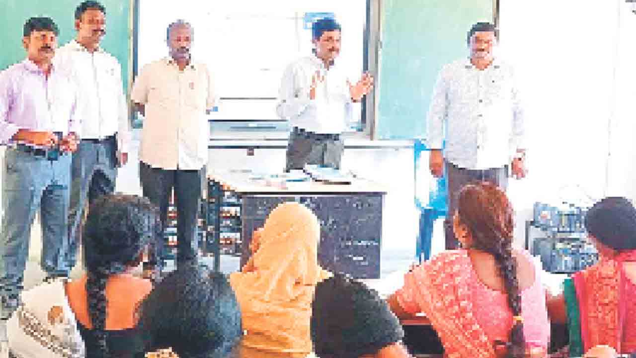 ఎన్నికల విధులను సమర్థవంతంగా నిర్వహించాలి