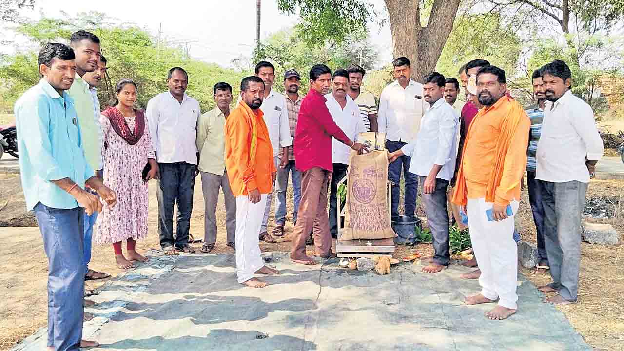 ప్రతి ధాన్యం గింజనూ కొనుగోలు చేస్తాం