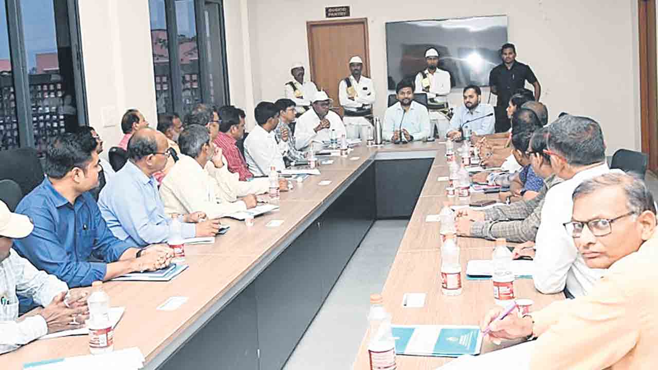 ఎన్నికలు ప్రశాంతంగా నిర్వహించేలా కృషి చేయాలి