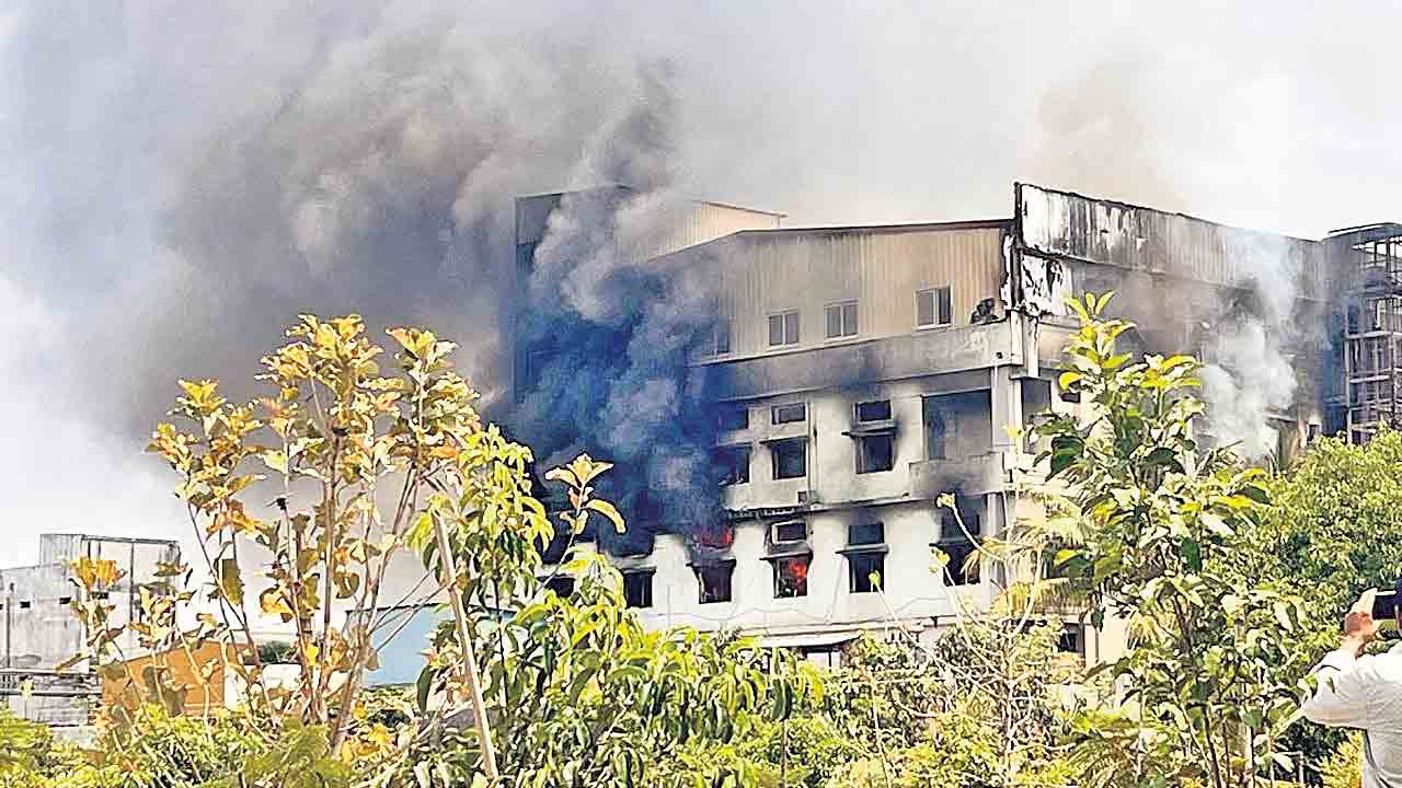 అలిన్‌ ఫార్మాలో అదుపులోకి రాని మంటలు