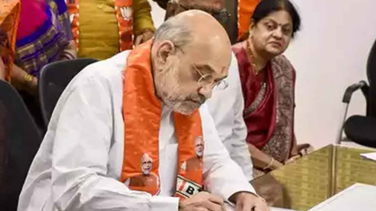 అమిత్‌షాకు సొంత కారు లేదట!