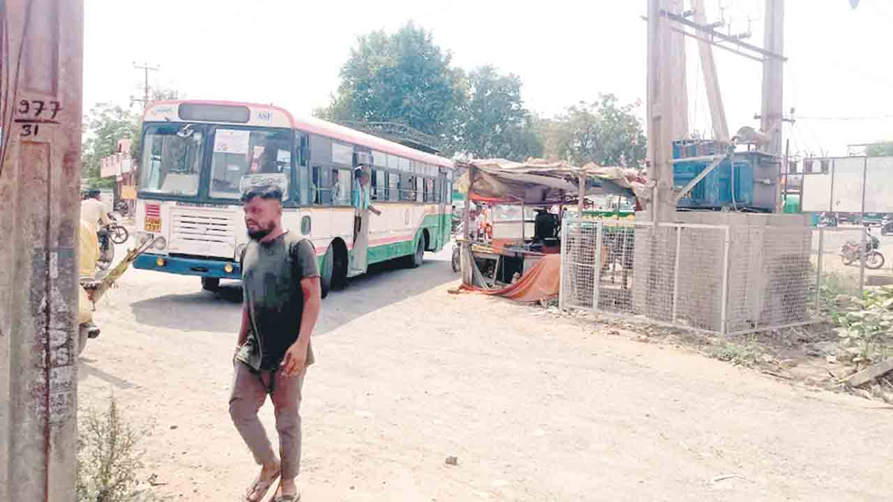రోడ్డు విస్తరణ ఎప్పుడో!