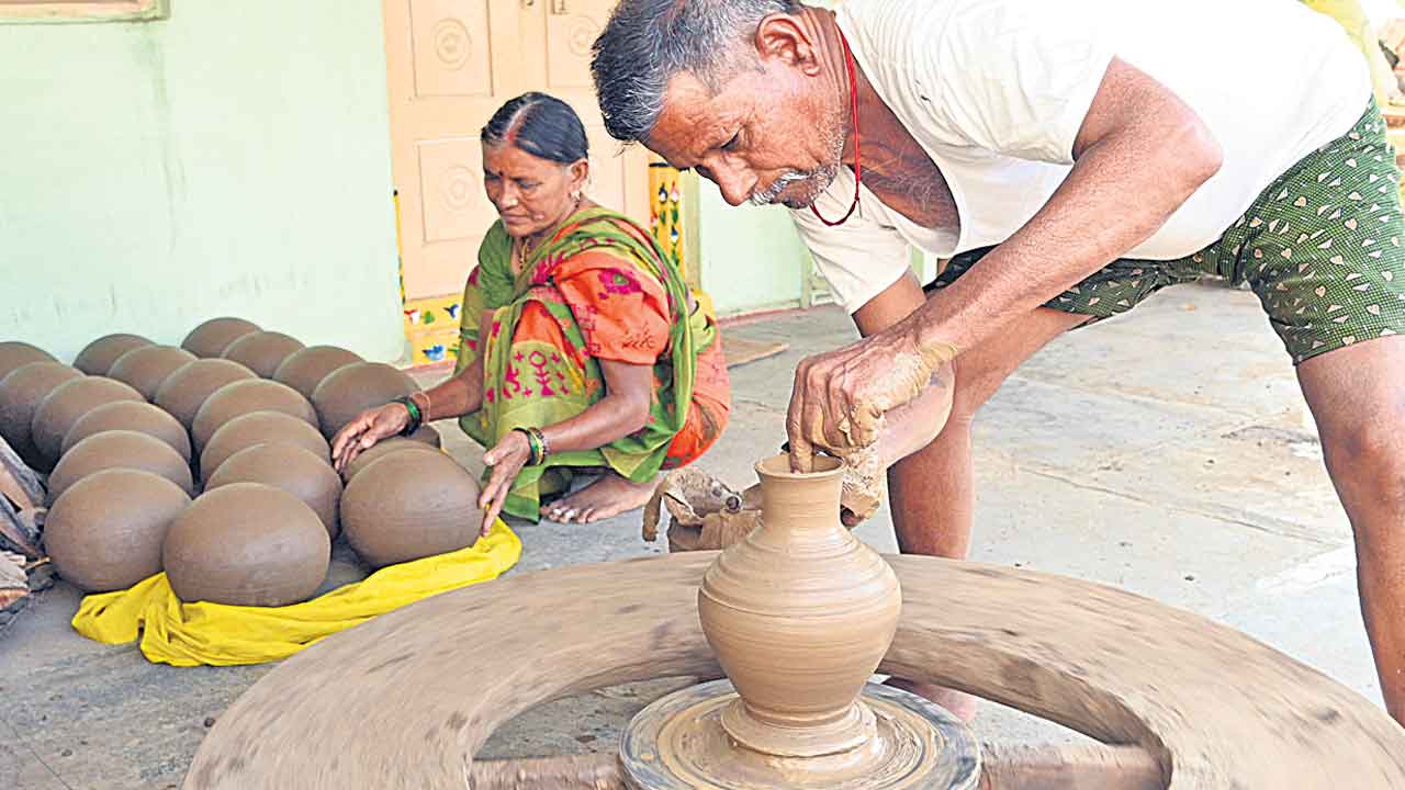 Telangana | బీసీలను ఇంకెన్నాళ్లు మోసం చేస్తారు?