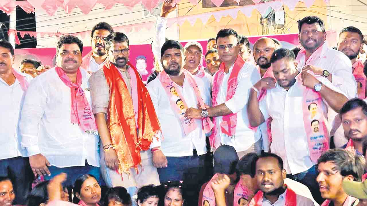 బీజేపీ నుంచి 200 మంది బీఆర్‌ఎస్‌లోకి..