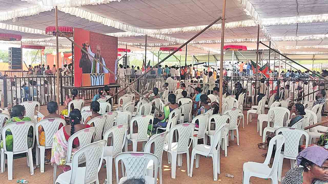 వెలవెలబోయిన బీజేపీ సభ