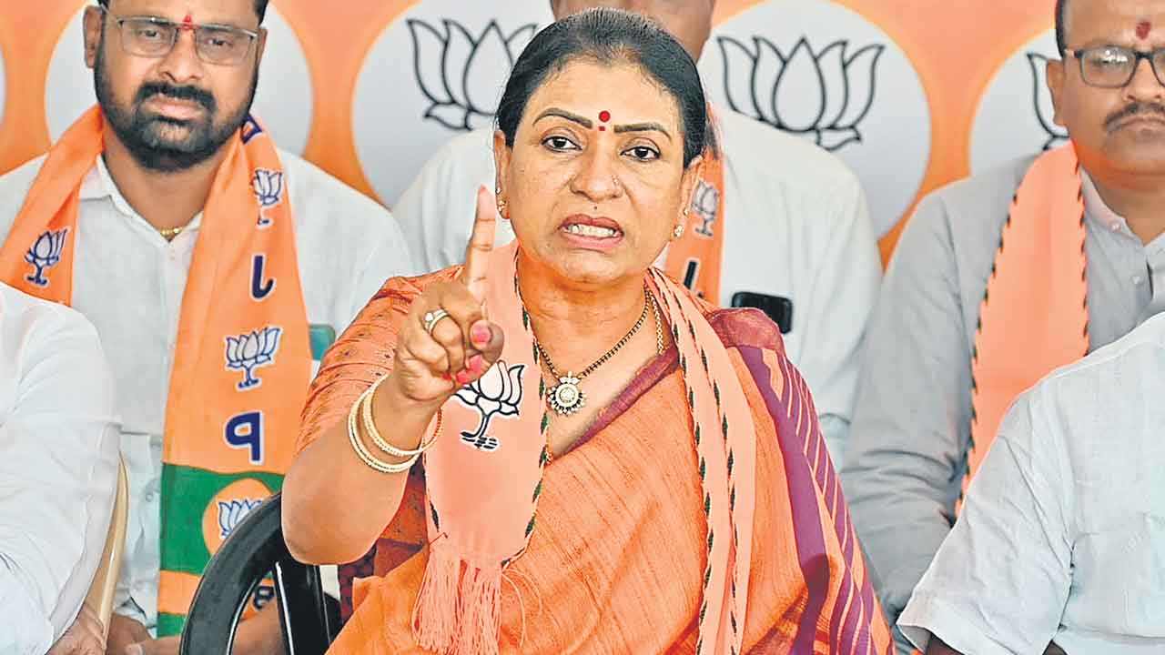 DK Aruna | మిస్టర్‌ రేవంత్‌రెడ్డి ఖబడ్డార్‌.. బేషరతుగా క్షమాపణ చెప్పాలి: డీకే అరుణ