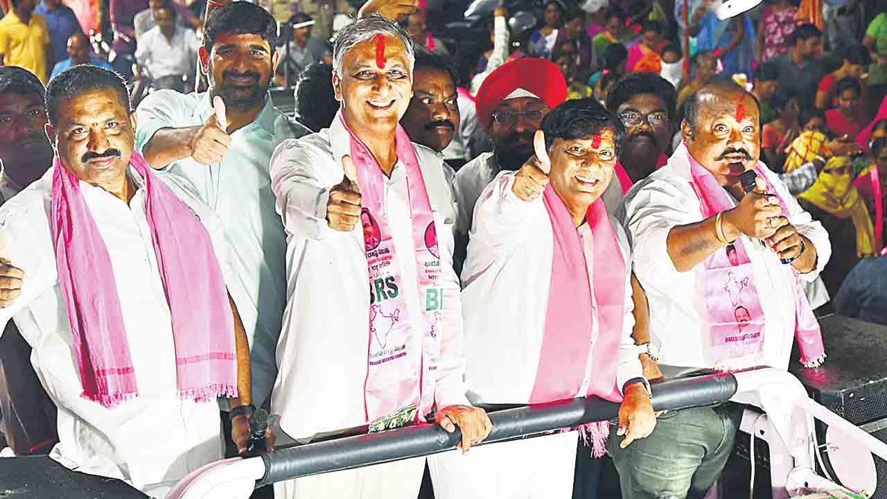 ప్రశ్నించే గొంతుకకు పట్టంకడుదాం