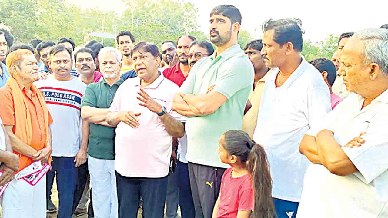 ప్రజల కష్టాలు తెలిసినోడ్ని