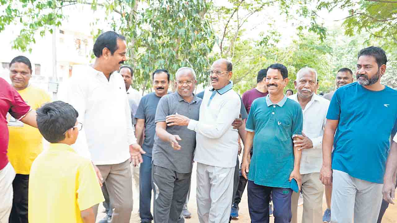 కబుర్లు మాని హామీలు నెరవేర్చాలి