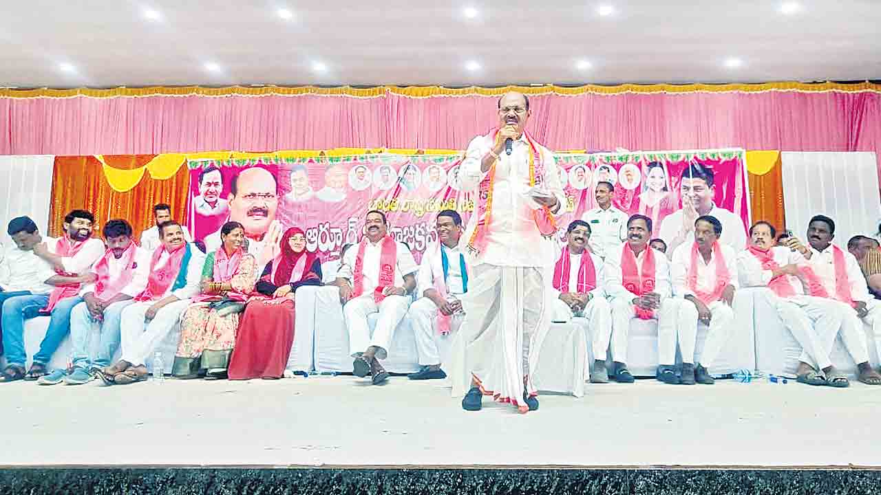 కాంగ్రెస్‌ వైఫల్యాలను ప్రజల్లోకి తీసుకెళ్లాలి