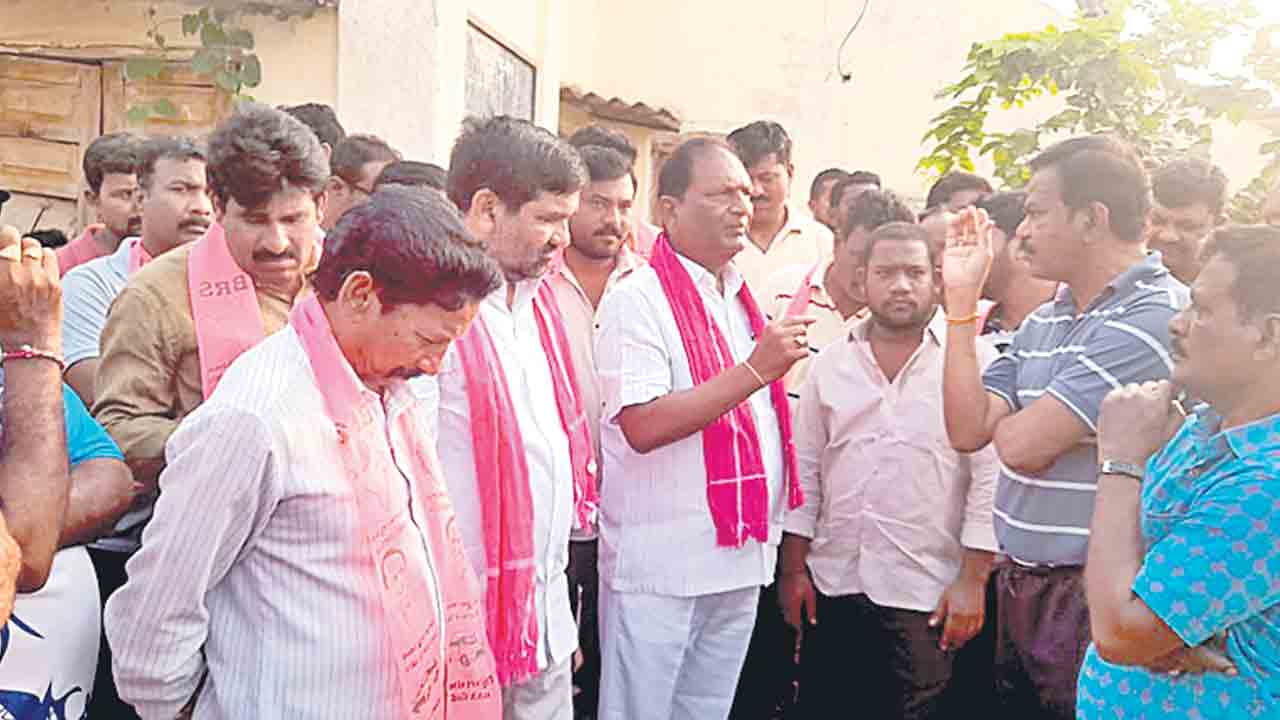 వీకెండ్‌ నాయకుడా..ప్రజా సేవకుడా..