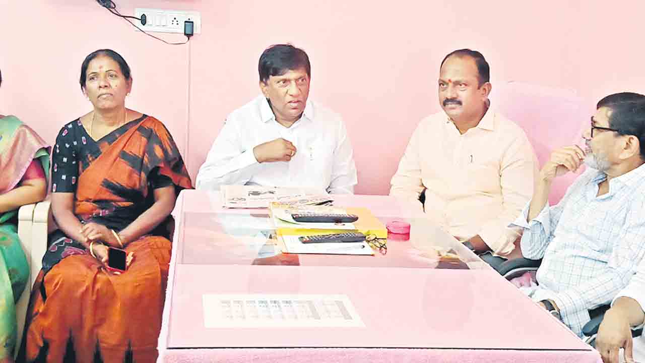 గెలుపే లక్ష్యంగా పని చేయాలి