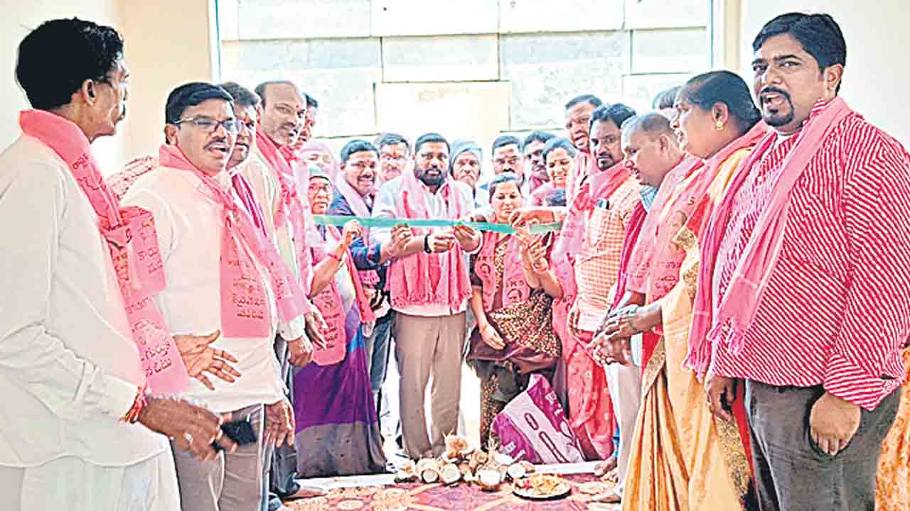 రెబ్బెనలో బీఆర్‌ఎస్‌ పార్టీ కార్యాలయం ప్రారంభం