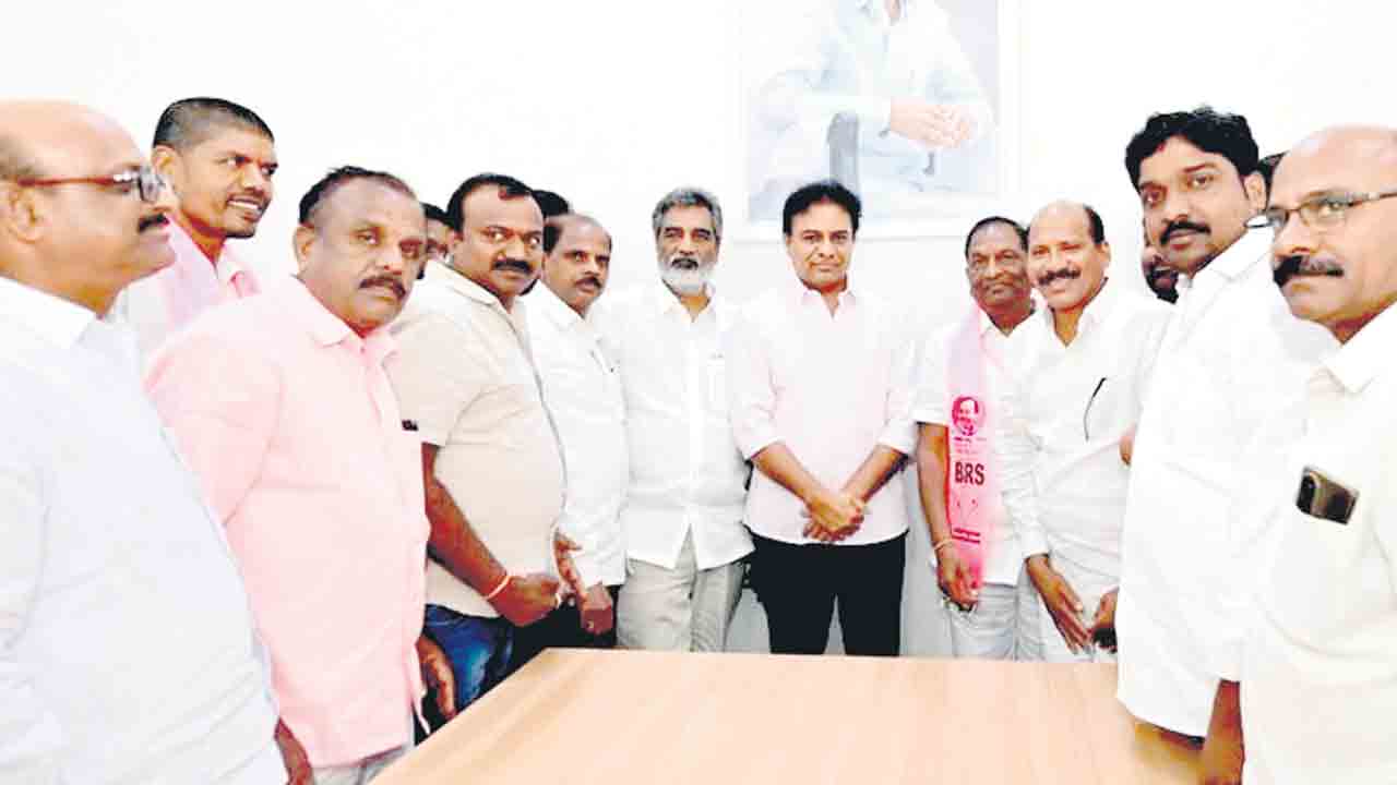 బీఆర్‌ఎస్‌కు టీబీజీకేఎస్‌ను అనుబంధంగానే కొనసాగిస్తాం..