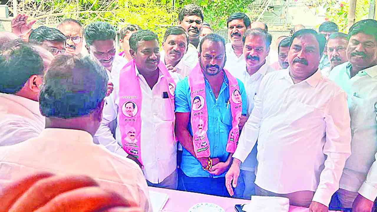 సొంతగూటికి తాజా మాజీ సర్పంచ్లు