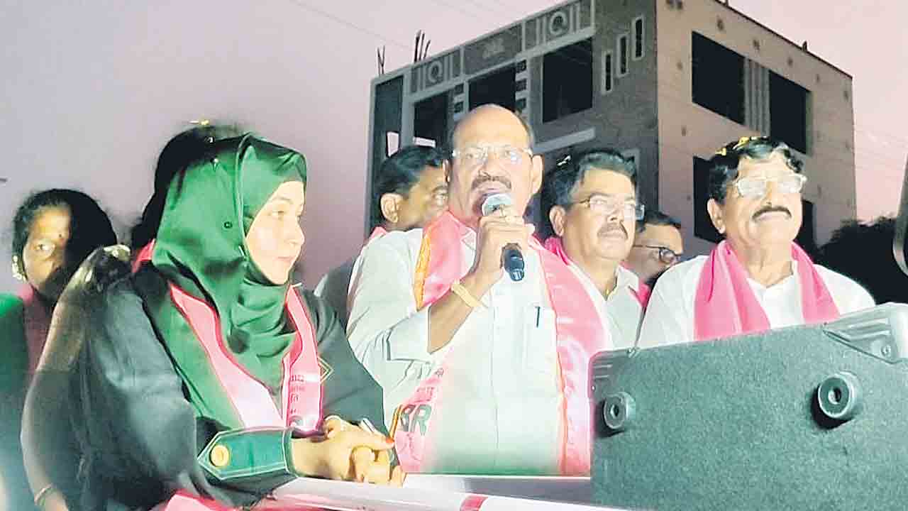 హామీల పై ఎమ్మెల్యేను నిలదీయండి