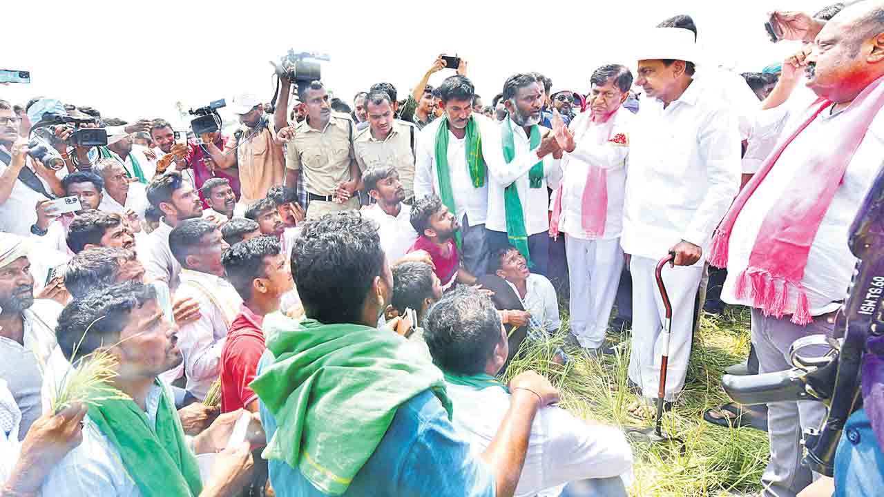 మీరే మా ధైర్యం మీ వెంటే నడుస్తం