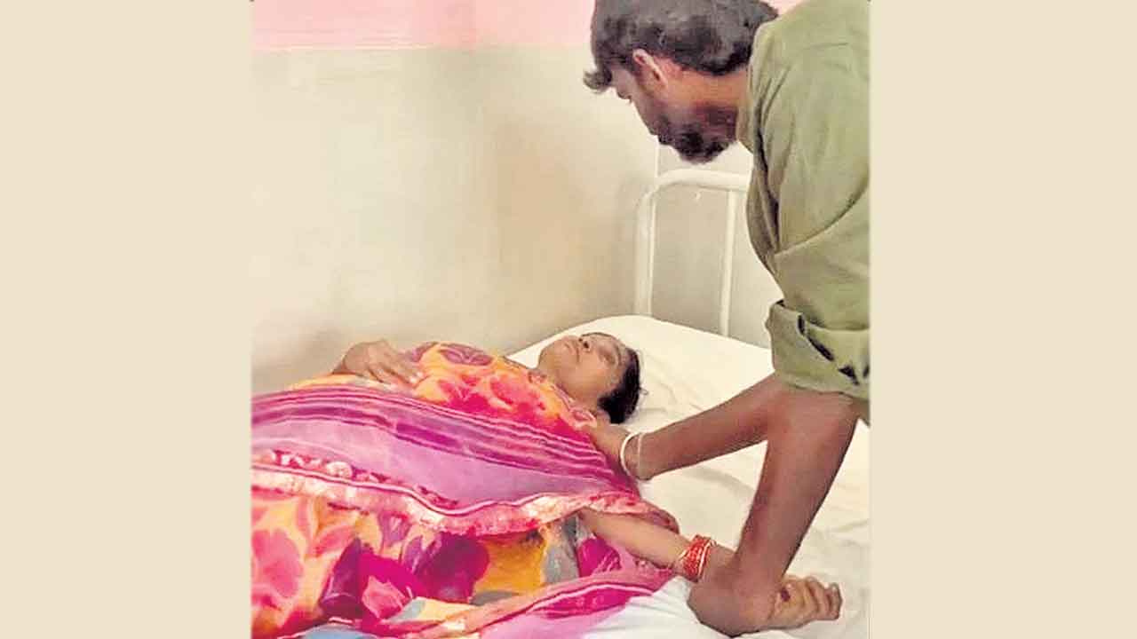 బీఆర్‌ఎస్‌ కౌన్సిలర్‌పై పోలీసుల దౌర్జన్యం