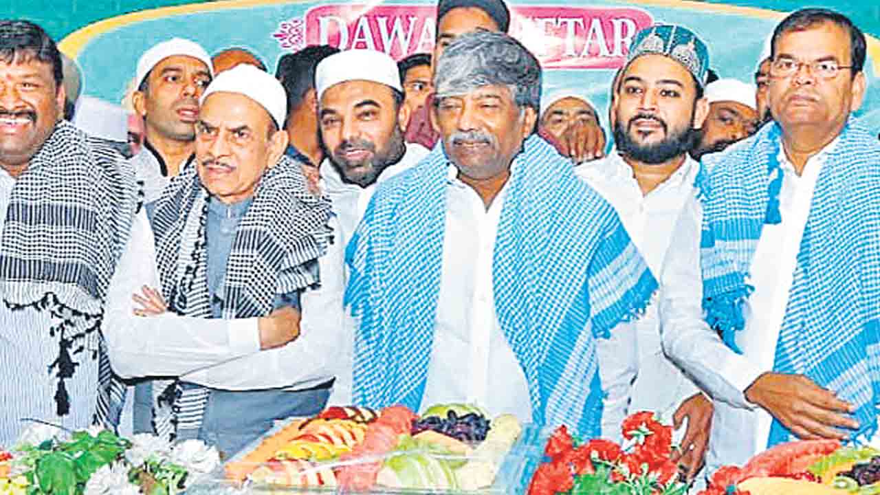 ఇఫ్తార్‌ విందులో పాల్గొన్న ఎంపీ అభ్యర్థి