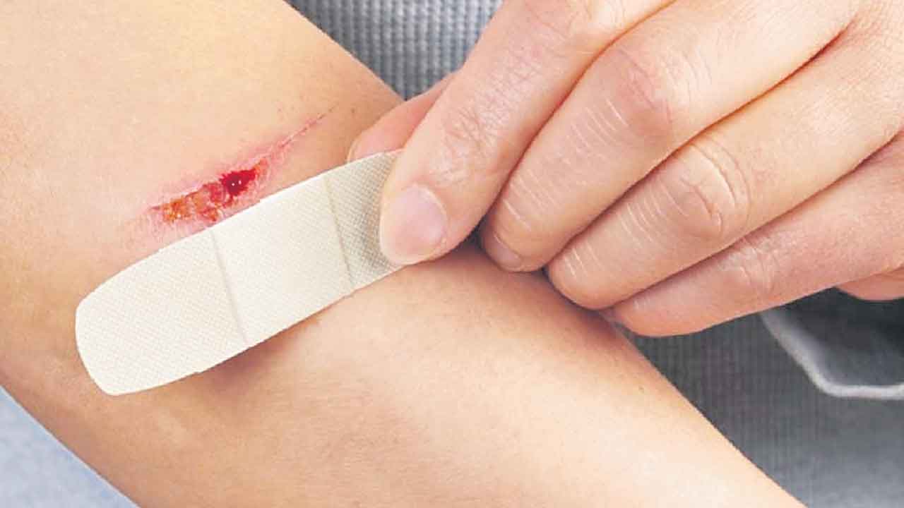 Bandages | బ్యాండేజీలతో ఆరోగ్యానికి పొంచి ఉన్న ముప్పు.. దేశంలో ఎక్కువగా అమ్ముడుబోయే బ్రాండ్లలో పీఎఫ్‌ఏఎస్‌ రసాయనాలు