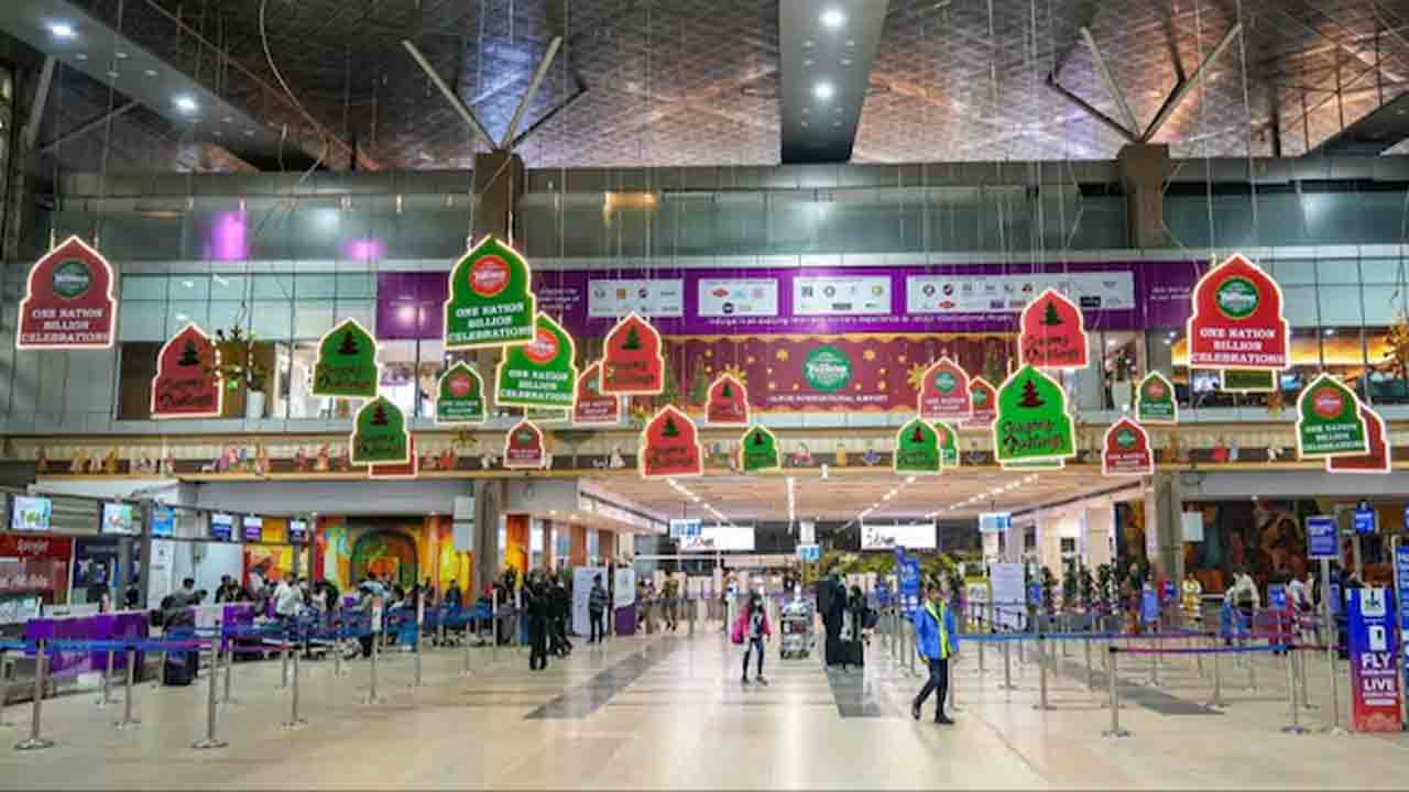 Bomb Threat | దేశంలోని మూడు ప్రధాన విమానాశ్రయాలకు బాంబు బెదిరింపులు