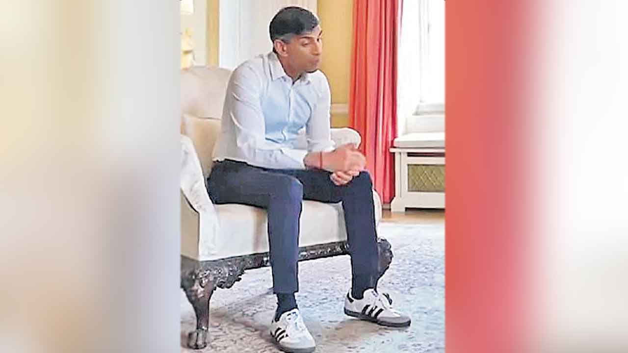 Rishi Sunak | బూట్లు తెచ్చిన తంటా.. సాంబా లవర్స్‌కు సునాక్‌ క్షమాపణలు