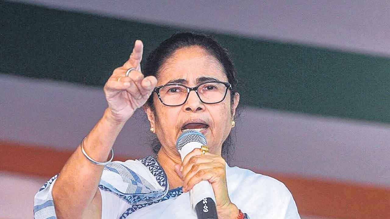 ఏకపక్షంగా నీటిని కిందికి వదిలారు