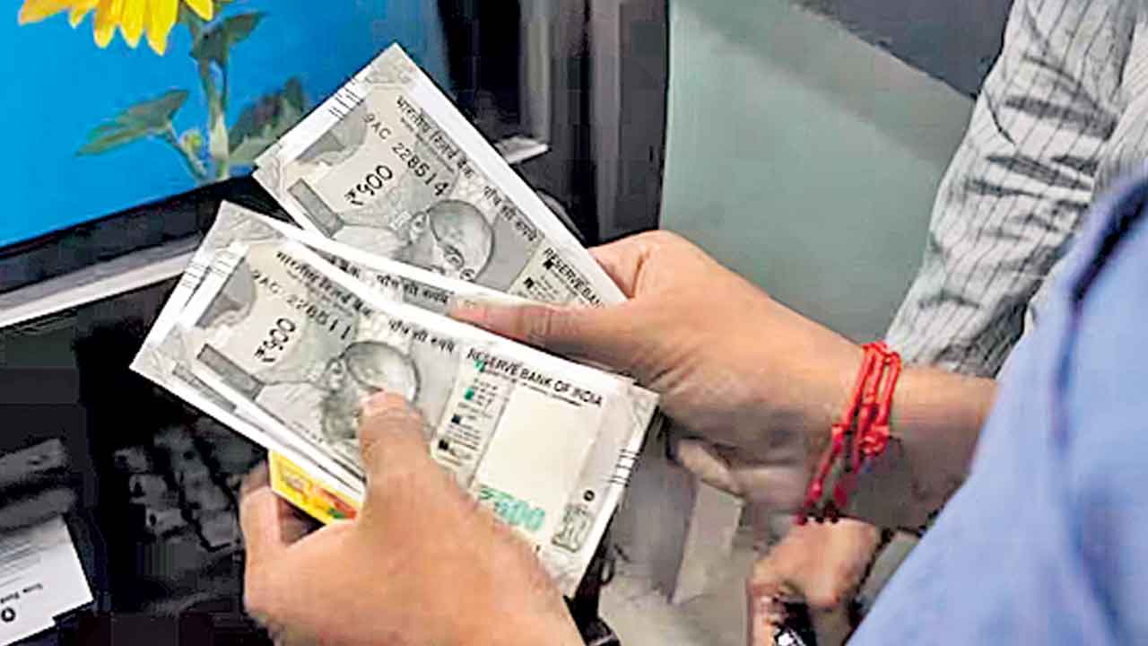 Cash | పెరిగిన నగదు వాడకం.. ఏటీఎంల నుంచి జోరుగా క్యాష్‌ విత్‌డ్రాయల్స్‌