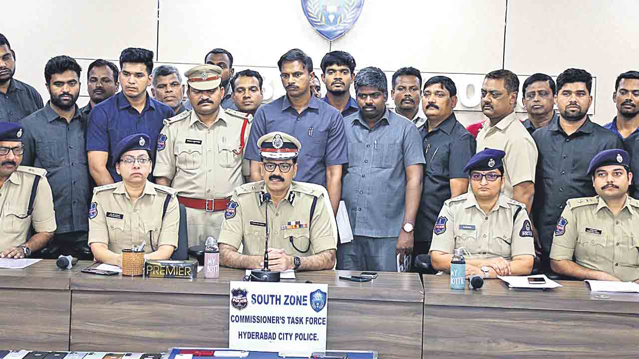 దొంగిలించిన సెల్‌ఫోన్లు సూడాన్‌కు