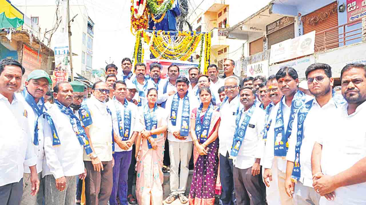 ఆదర్శప్రాయుడు అంబేద్కర్‌