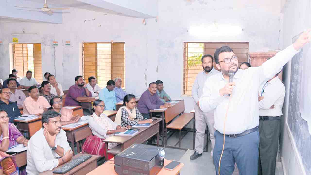 ఎన్నికల నియమావళిని కచ్చితంగా అమలు చేయాలి