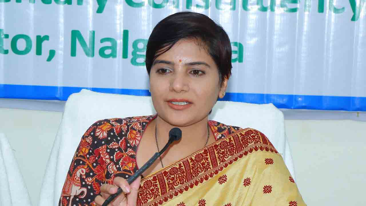 రాజకీయ ప్రకటనల కోసం ఎంసీఎంసీలో ముందస్తు అనుమతి తీసుకోవాలి : కలెక్టర్‌ హరిచందన