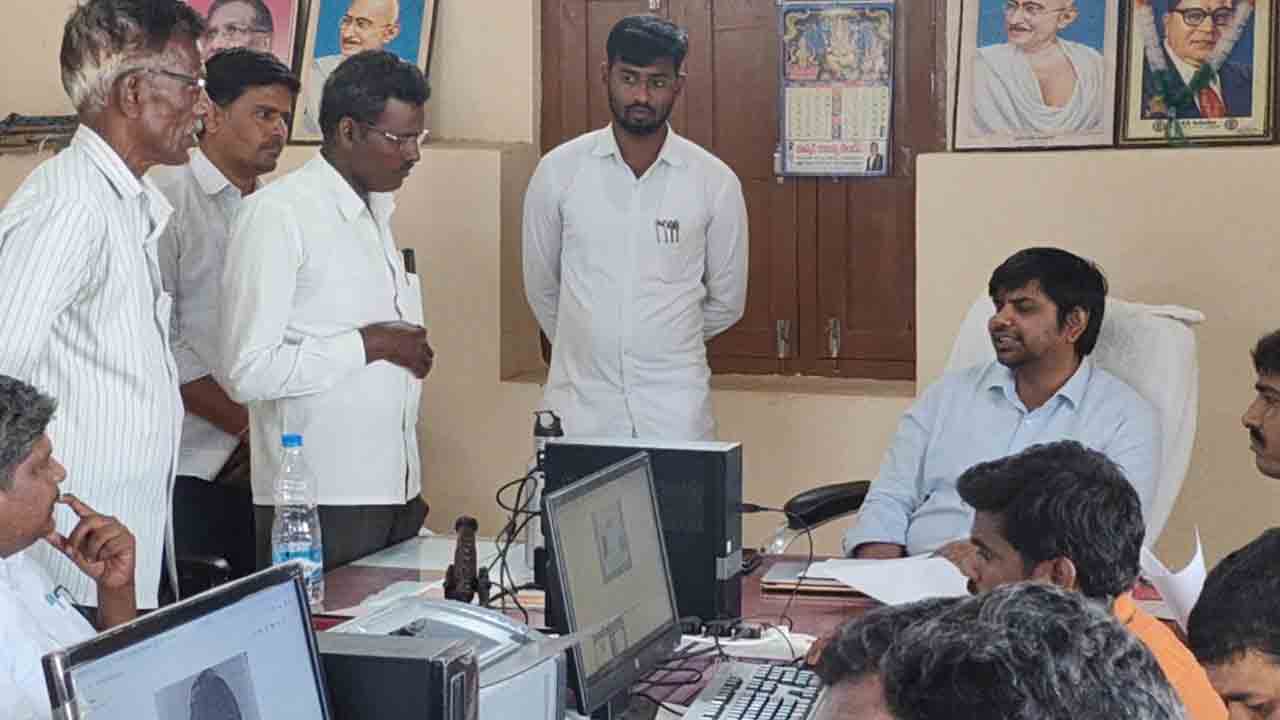 ఓటర్ల తొలగింపుపై ఫిర్యాదు