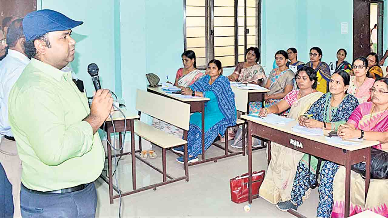 ఎన్నికల్లో పోలింగ్‌ అధికారుల పాత్ర కీలకం