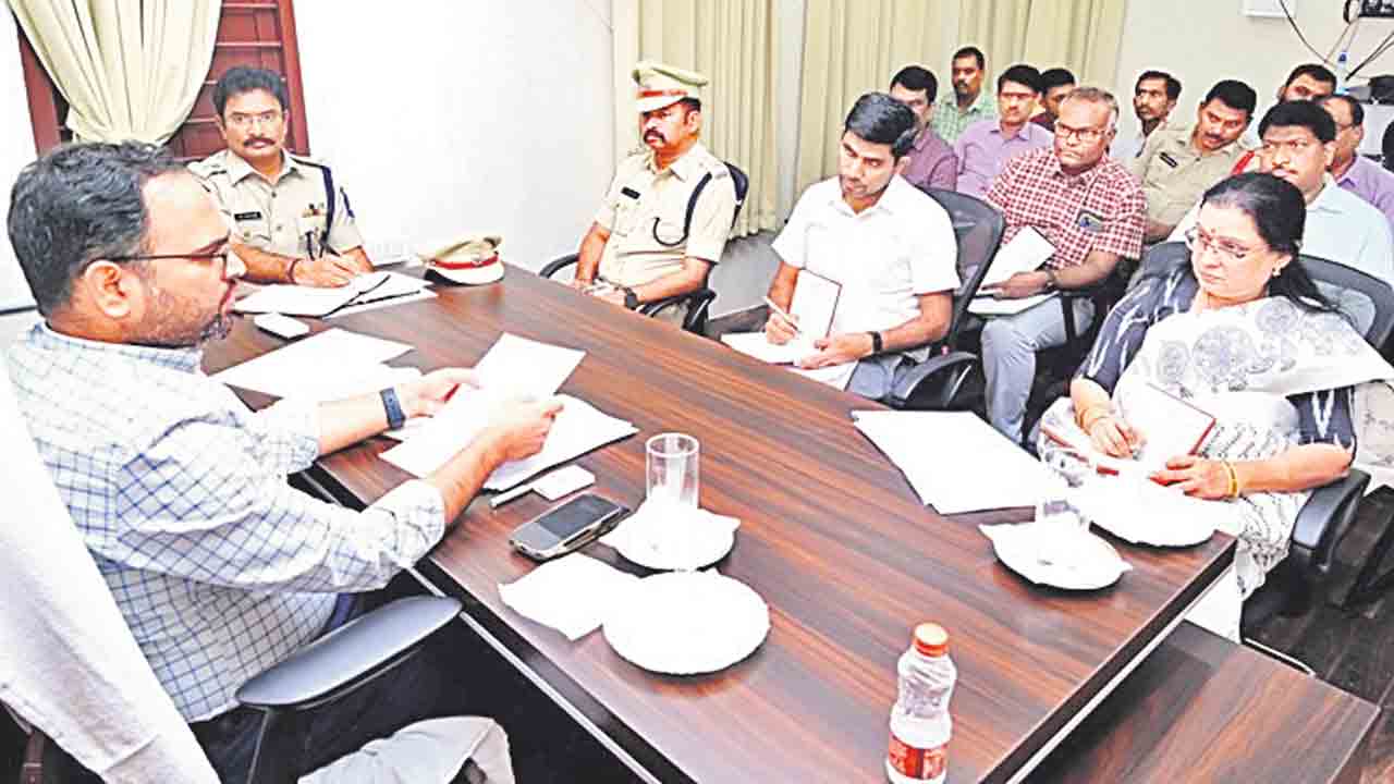 నామినేషన్ల ప్రక్రియకు పకడ్బందీ ఏర్పాట్లు చేయాలి