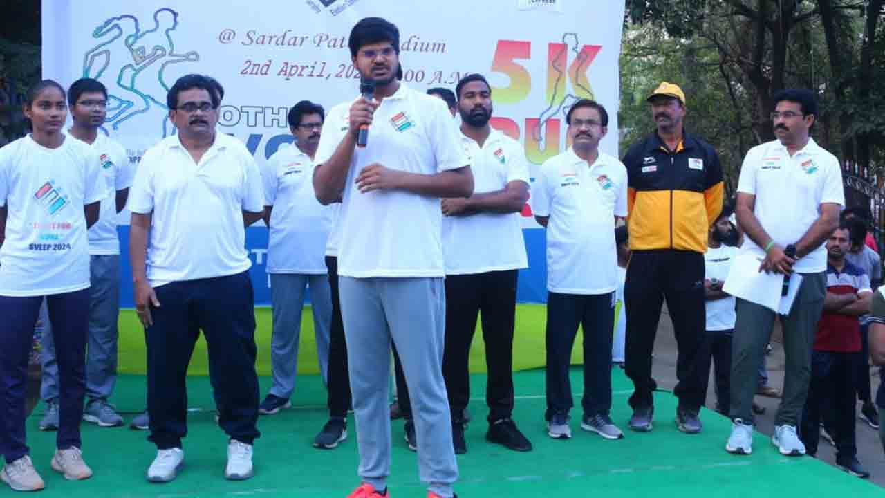 ఓటు హక్కును సద్వినియోగం చేసుకోవాలి