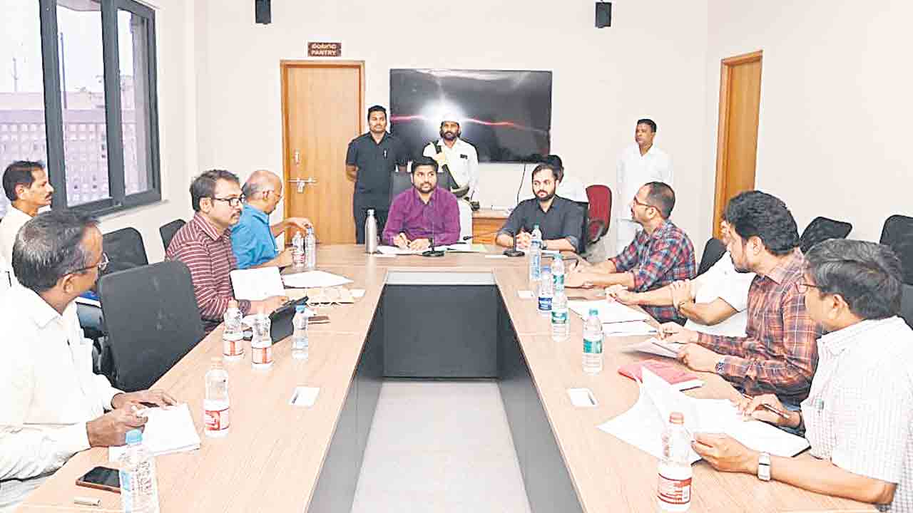 చెరువుల్లో పూడికతీత త్వరగా పూర్తి చేయాలి