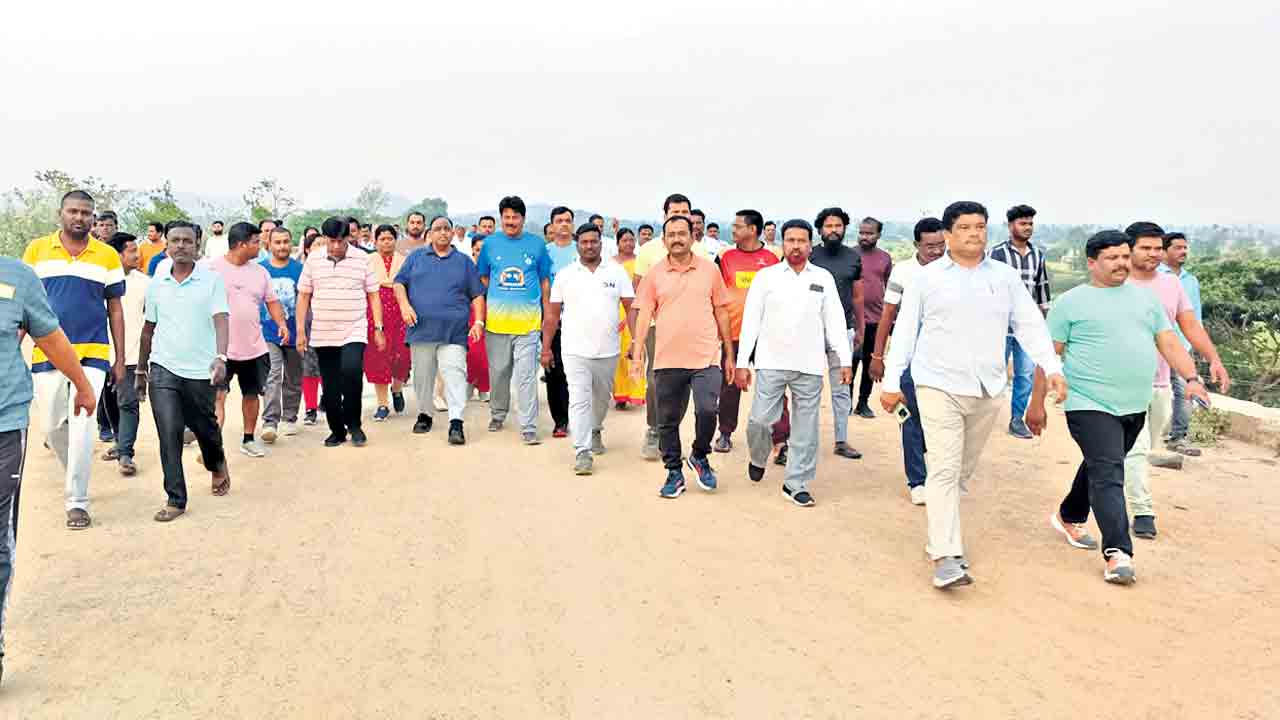 పథకాలు అమలుచేయని కాంగ్రెస్‌