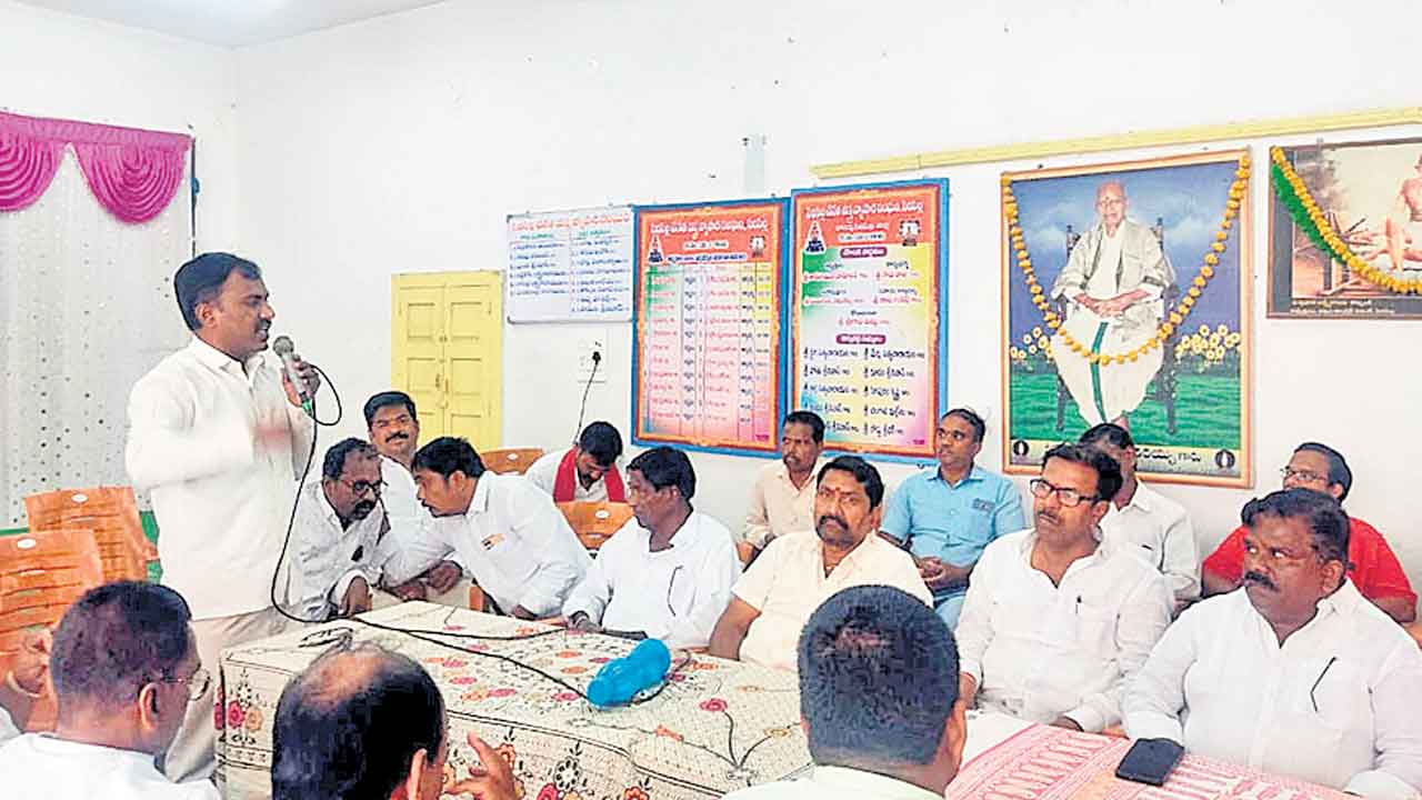 సర్కారుపై నేతన్నల పోరుబాట