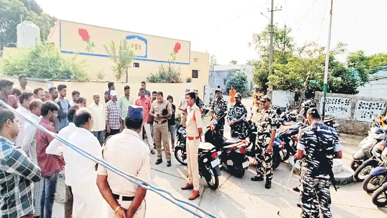 CP Kothakota Srinivas Reddy | శోభాయాత్రకు పటిష్ట భద్రత.. రాజకీయ జెండాలు, ప్రసంగాలకు నో: సీపీ కొత్తకోట